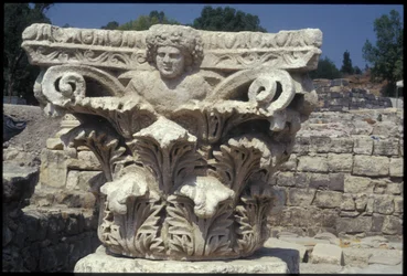 Architektonisches Detail, ausgegraben in der römischen Stadt